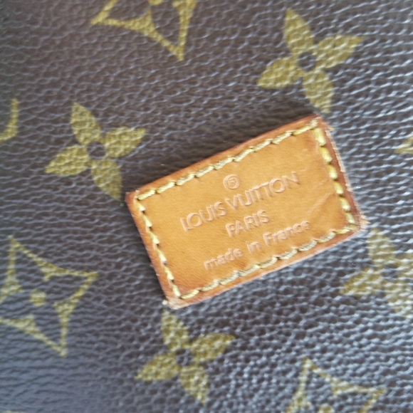 Louis Vuitton Saumur 30 crossbody bag - Picture 3 of 8